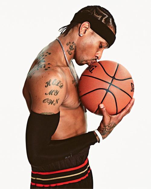 范戴克回应萨拉赫道歉问题，称属内部事宜需俱乐部处理（范戴克就萨拉赫道歉一事表态：属队内事务，交由俱乐部处理）