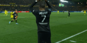 J联赛本赛季场均观众2.1万创新高，但低于中超2.57万（J联赛本季场均观众达2.1万刷新纪录，仍逊于中超2.57万）